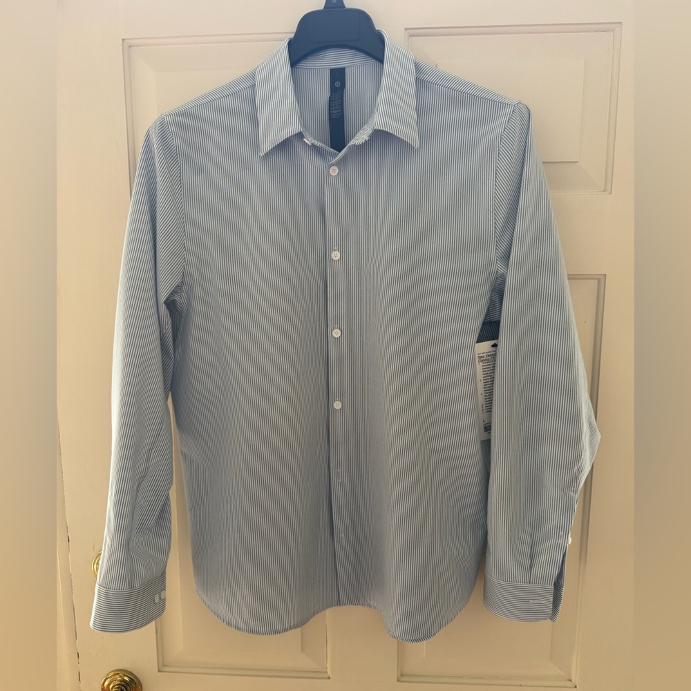 LULULEMON New Venture Classic Fit Shirt Size Large Blue Stripe